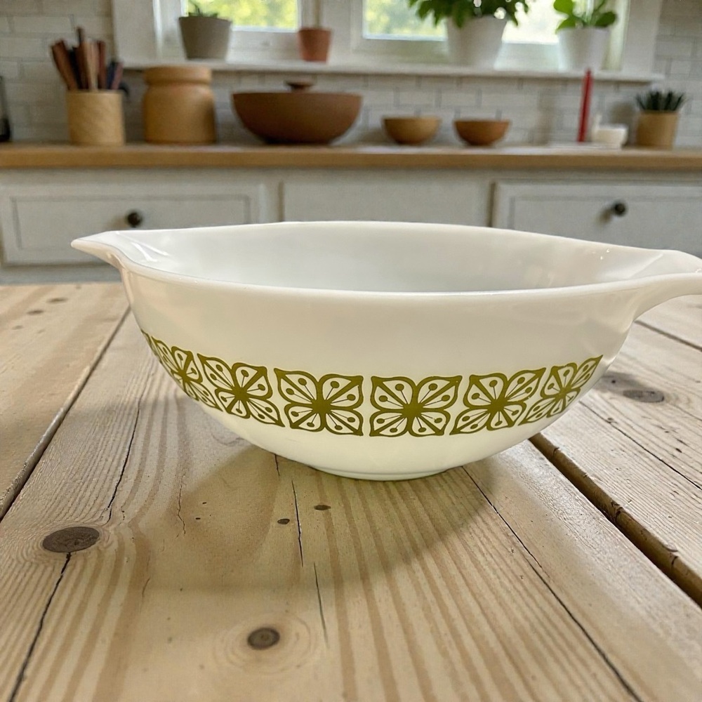 Vintage Pyrex 444 Verde Autumn Floral Green Cinderella Mixing Bowl 4 QT